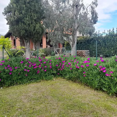 לינה וארוחת בוקר Santa Adriana